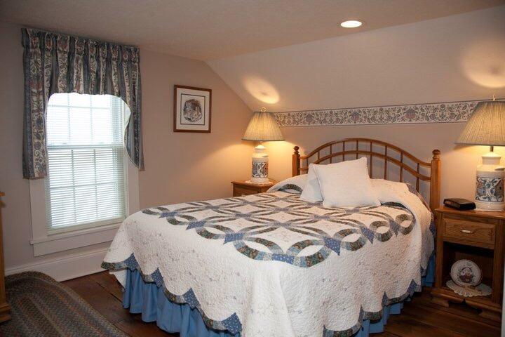 Grapevine House Hotel Winesburg Habitación foto