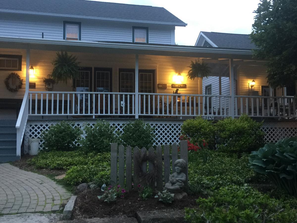 Grapevine House Hotel Winesburg Exterior foto