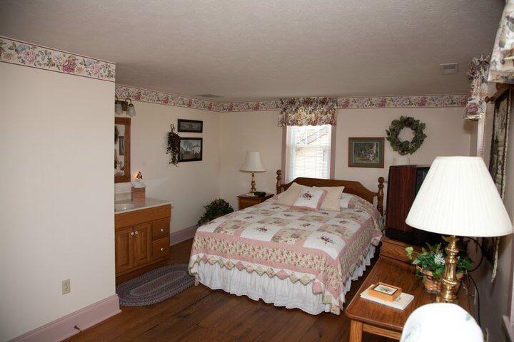 Grapevine House Hotel Winesburg Habitación foto